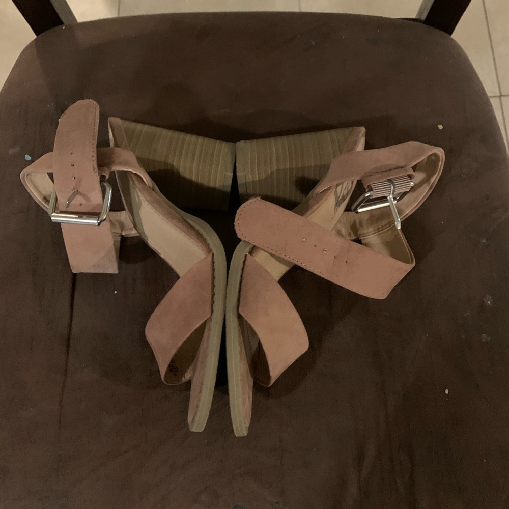 Heels - Picture 3 of 3